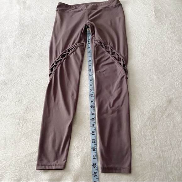 Cutout Mauve / Purple Leggings - Picture 5 of 8